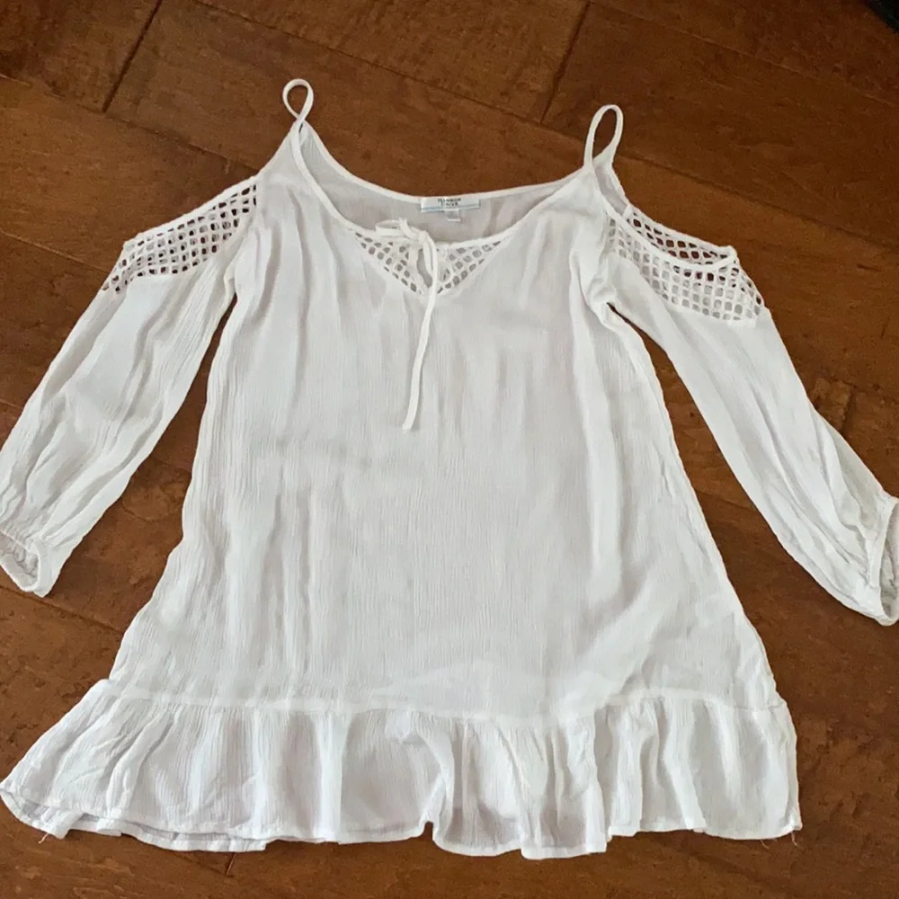 Harbor drive Swim coverup/cold shoulder blouse  3/4 sleeve White M